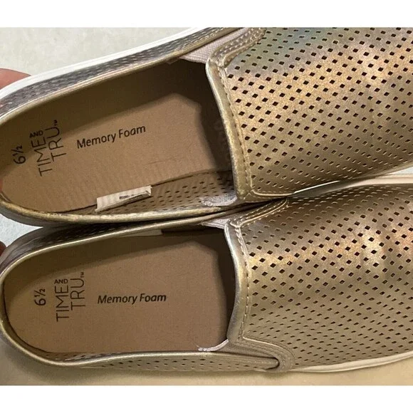 Time And Tru Shoes Women’s Sz 6 1/2 Loafers Metallic Gold Slip On Casual Sneaker - Picture 7 of 8